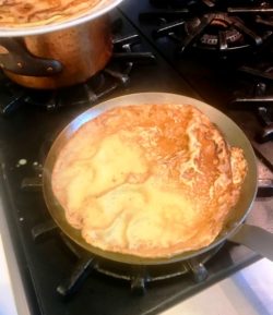 pfannkuchen in deBuyer pan