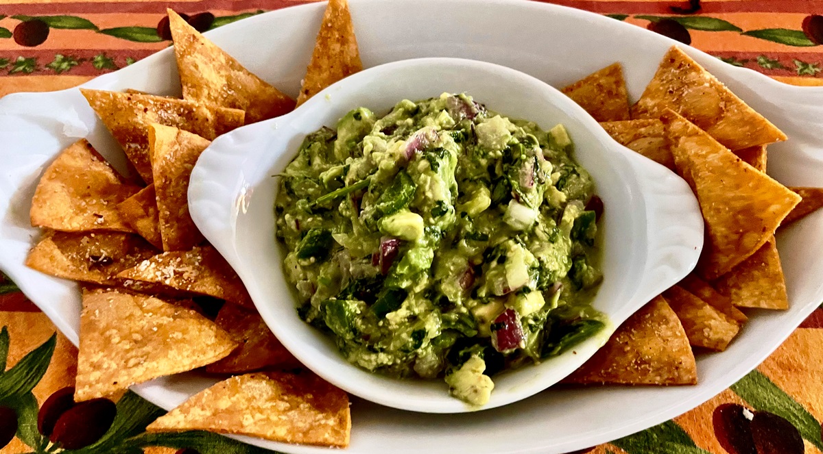 guaaamole and homemade tortilla chips