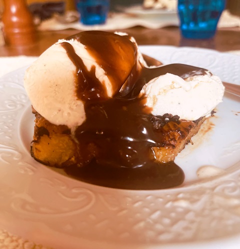 Grilled Pineapple with Caramel Sauce