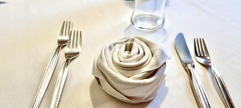 La Rosa table setting big shot