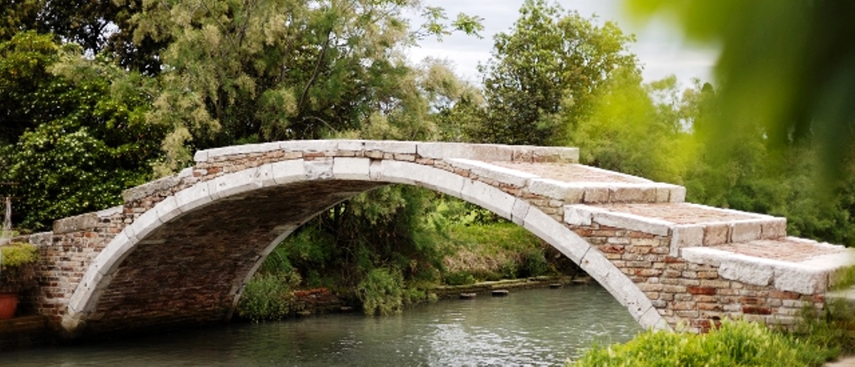 Osteria Al Ponte Del Diavolo website image of bridge