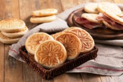 Tigelle image from Giallo Zafferano