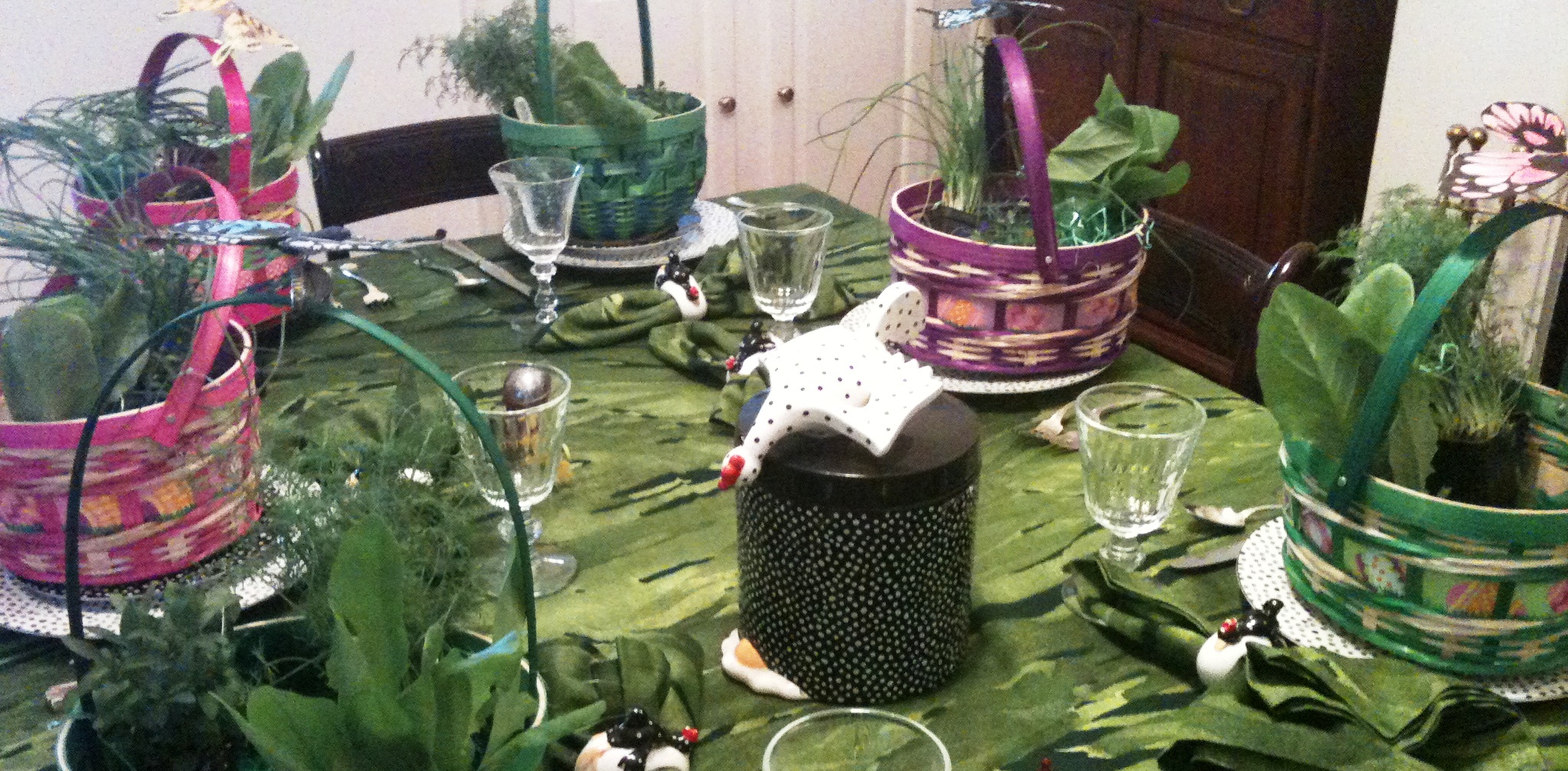 Easter table Chicken motif